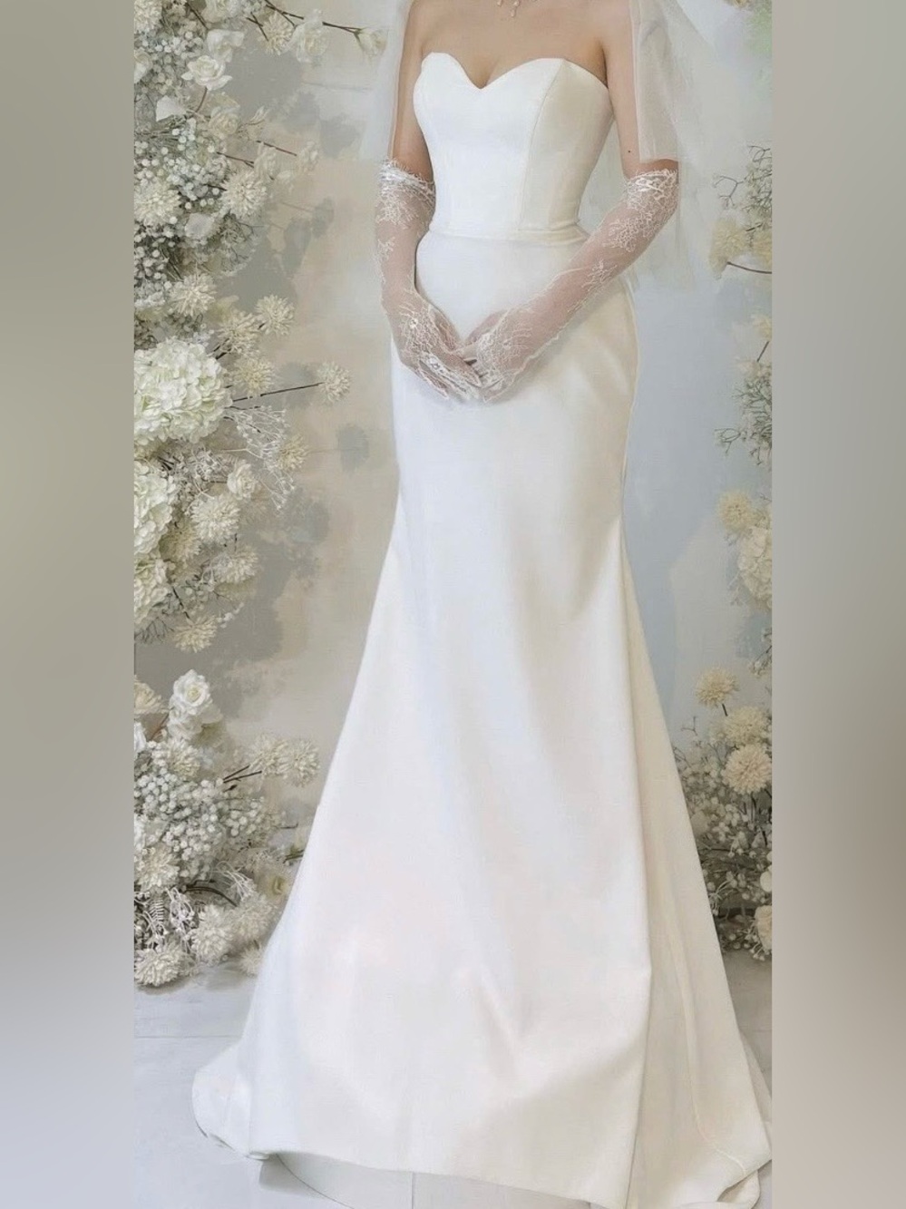 Elegant White Bridal Gown / Wedding dress